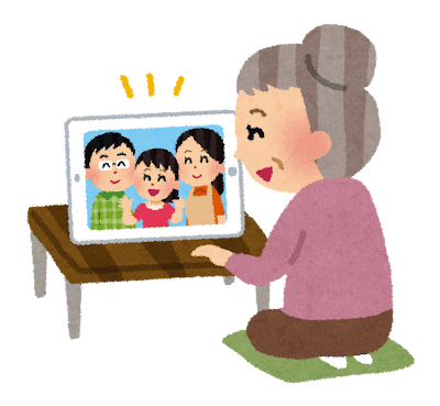 パソコン画面を通して高齢の親と娘がオンライン帰省で話している様子