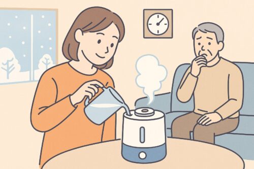 「冬の乾燥した室内で、娘が加湿器に水を入れて準備し、ソファの高齢の父が喉を気にして見守る様子を描いたやさしいタッチのイラスト。」